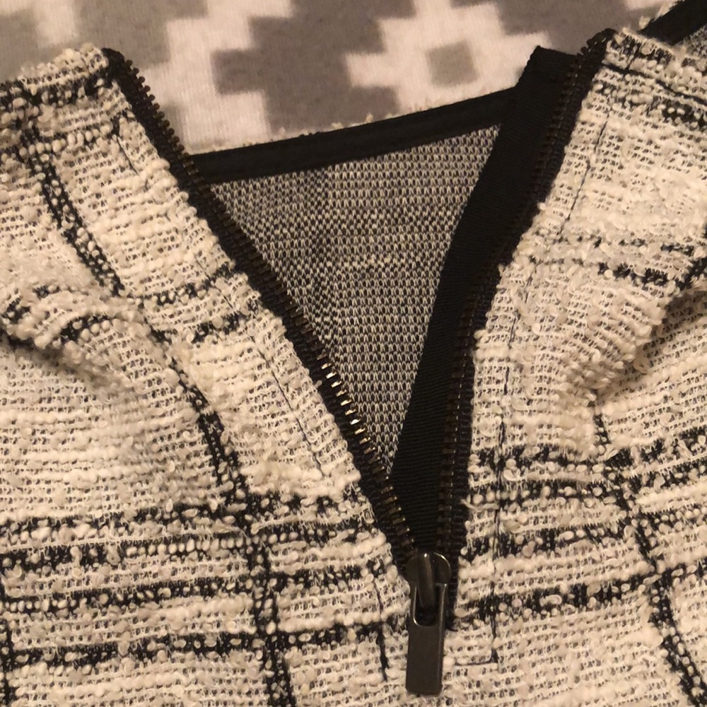 Banana Republic Square Patterned Top Size XS - Picture 9 of 10